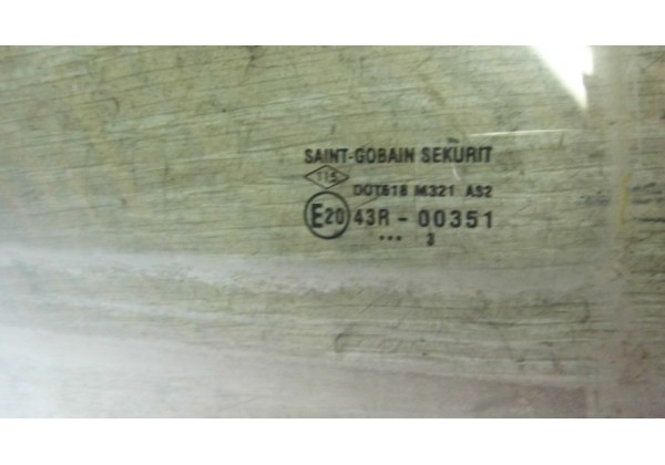Скло дверки правої задньої Renault Sandero 2, Logan 2, 823005206R
